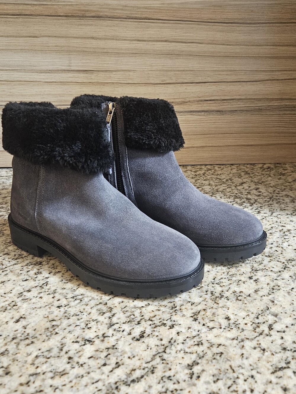 Cougar SZ 8 Kendal Faux Fur Bootie Side Zip Waterproof Gray Suede Snow Boot